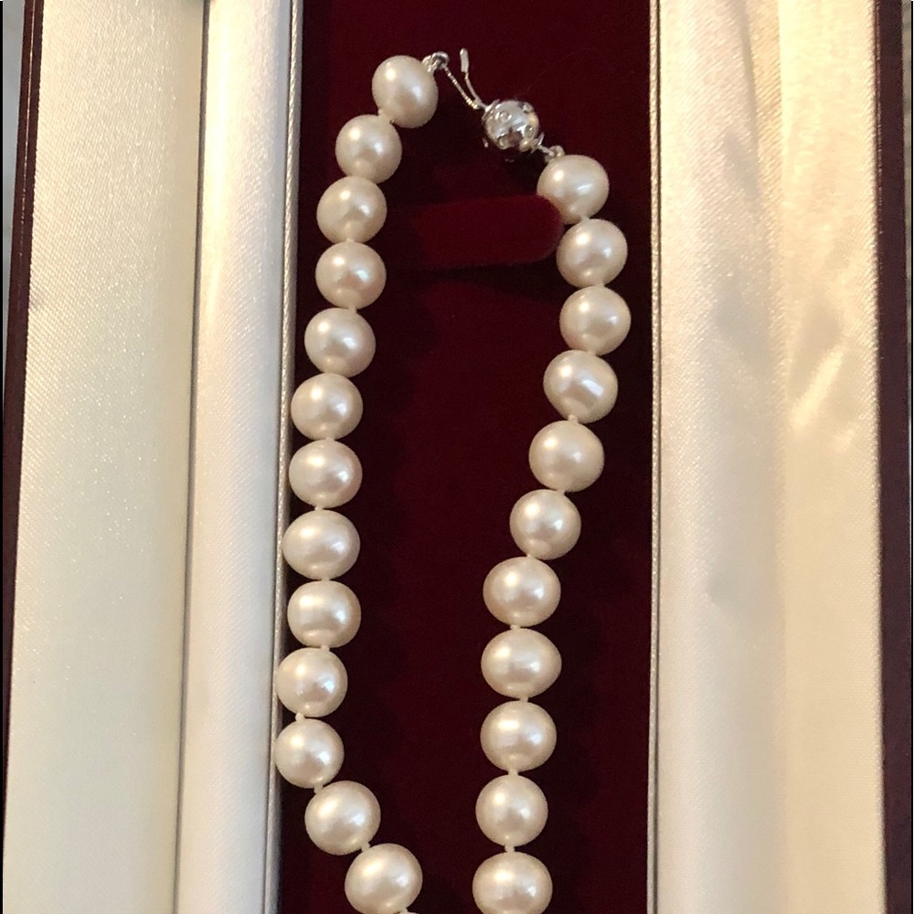 Real Pearl necklace with box